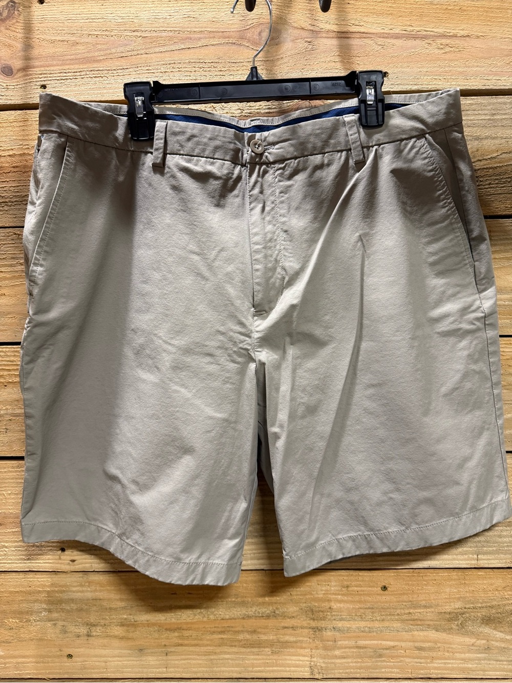 Vineyard Vines On The Go Men's Light Khaki Flat Front Shorts